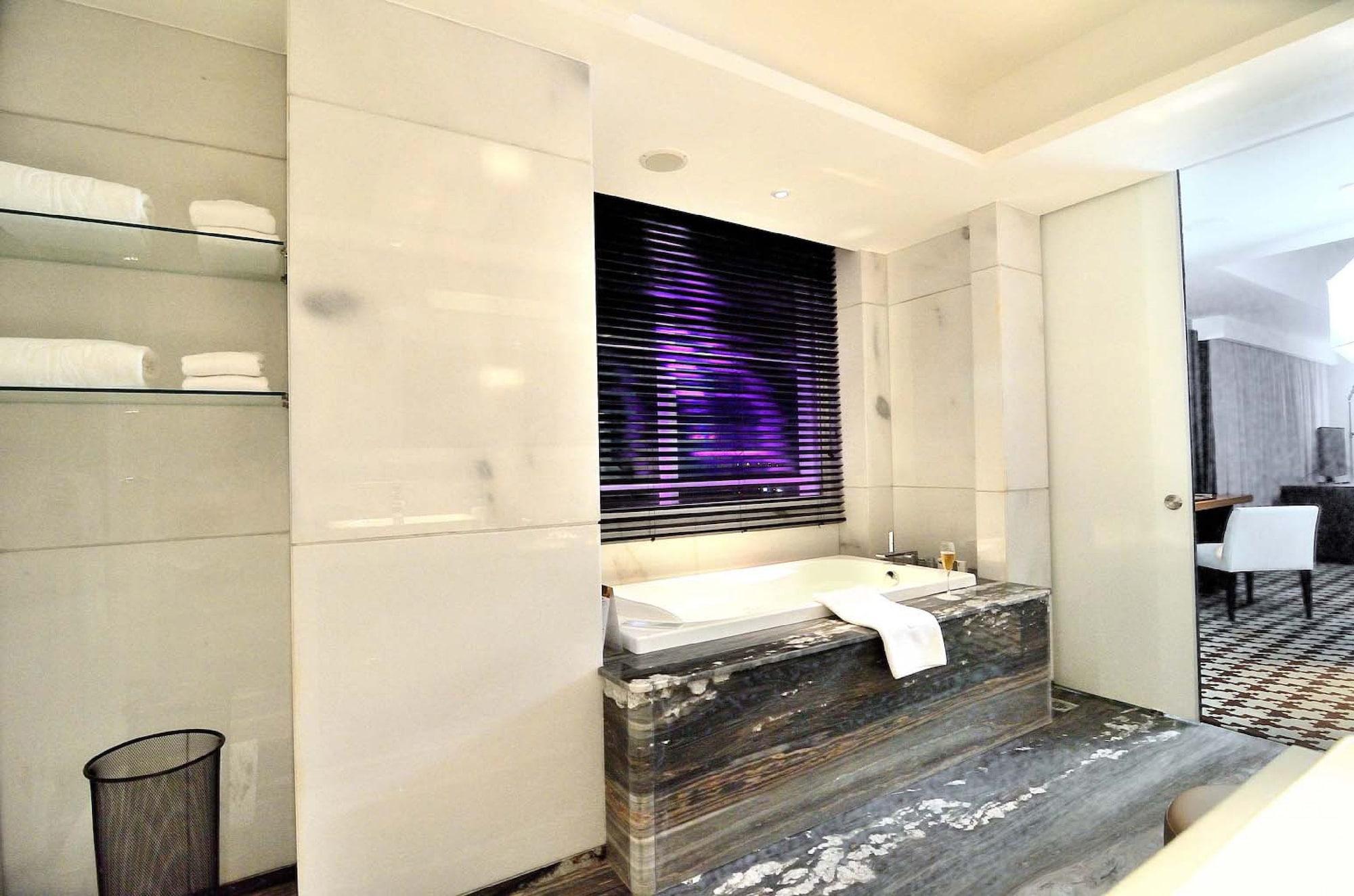 Ts Suites Sorabaya Extérieur photo