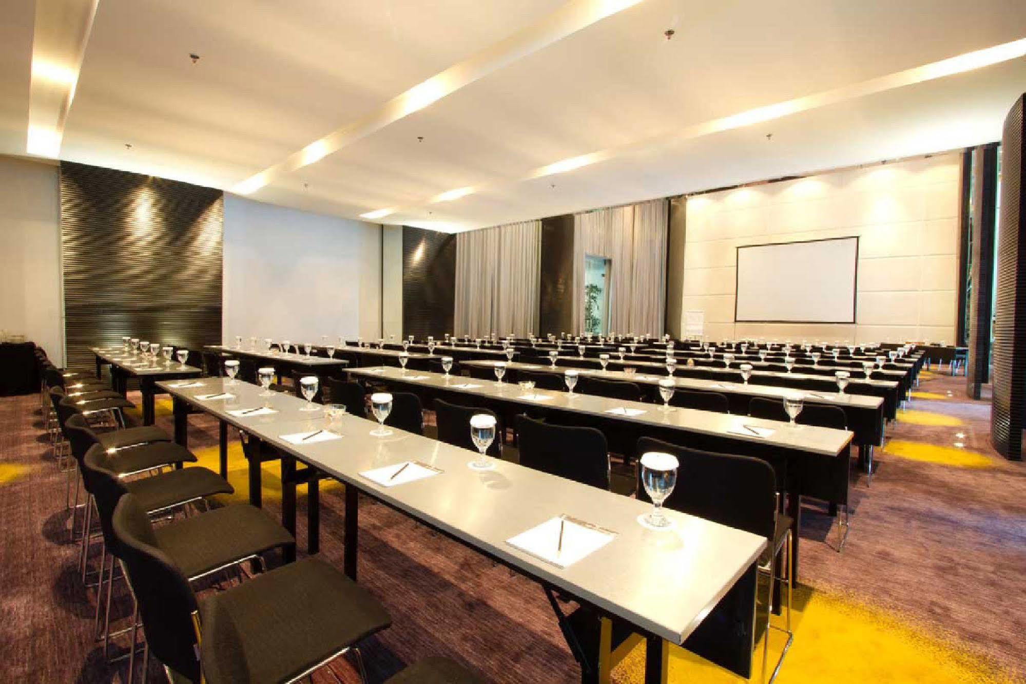 Ts Suites Sorabaya Extérieur photo