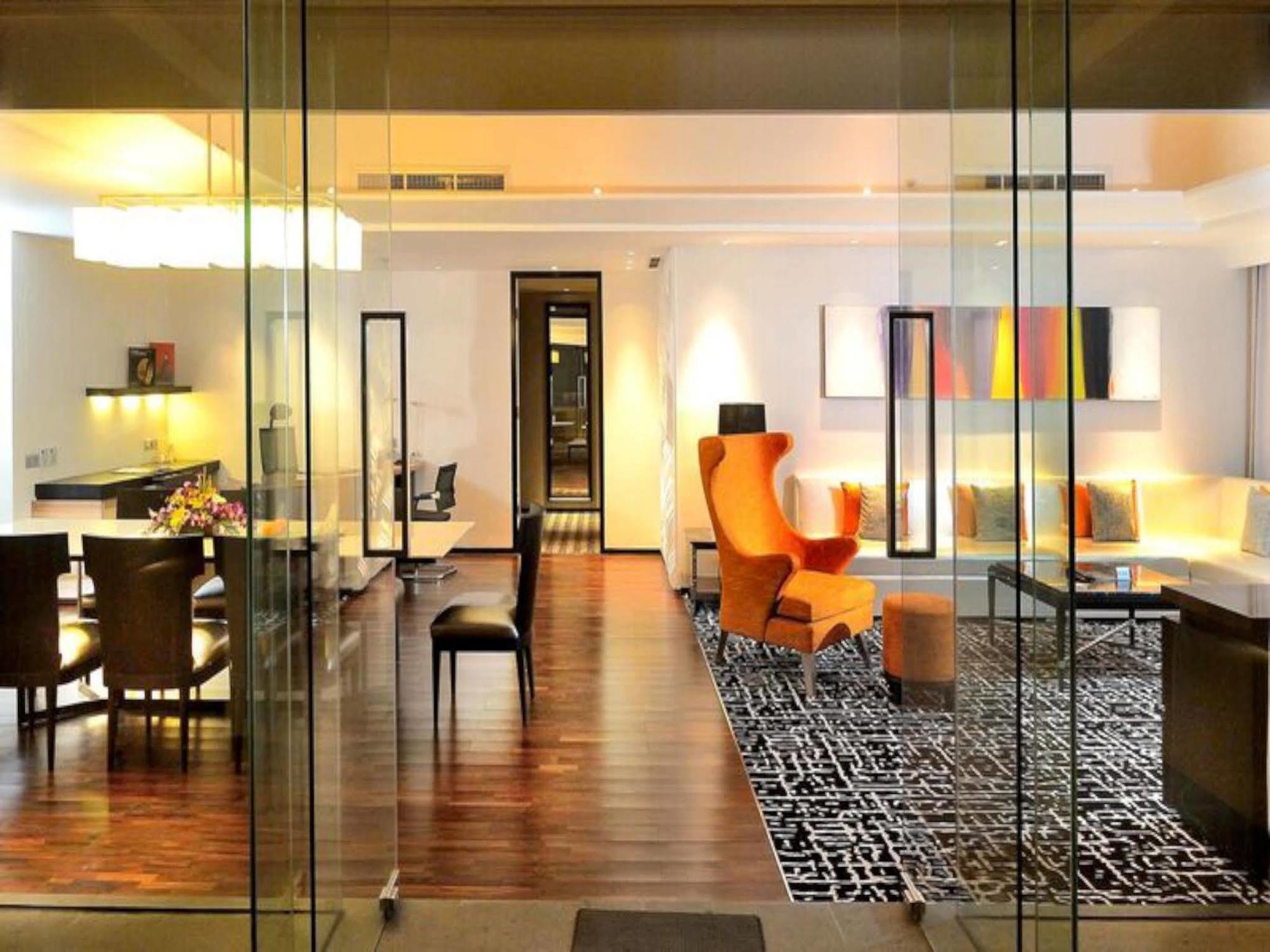 Ts Suites Sorabaya Extérieur photo